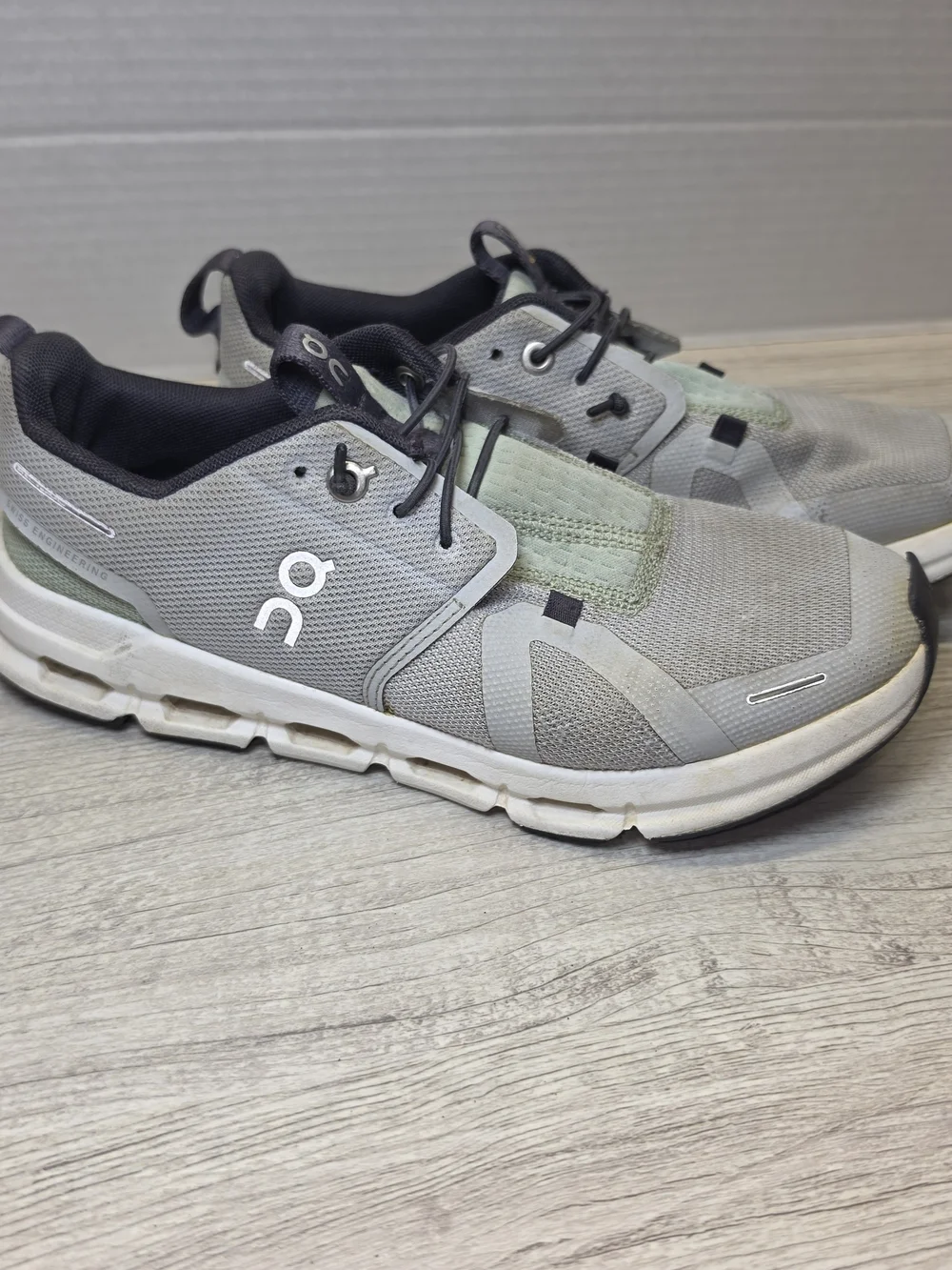 On Cloud Sneakers Cloud Sky Youth Glacier/Sage Colorway Shoes Size 4.5